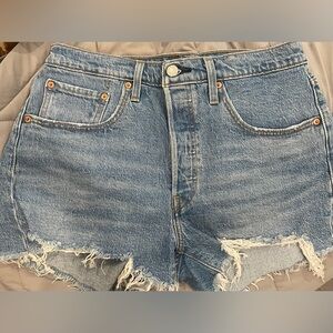 Levi’s high waisted 501 shorts light wash size W30